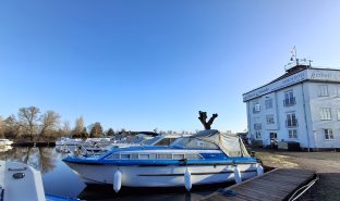 Aquafibre 32 - Jack - 4 Berth Inland river cruiser