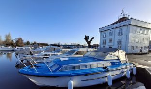 Aquafibre 32 - Jack - 4 Berth Inland river cruiser