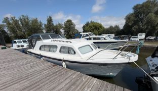 Elysian 27 - Stubb Lady - 4 Berth Inland river cruiser