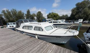 Elysian 27 - Stubb Lady - 4 Berth Inland river cruiser