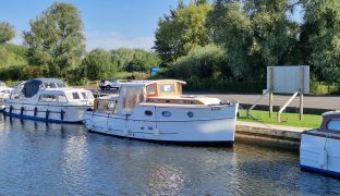 A O King of Wroxham - Crimson Dawn - 4 Berth Wooden Classic Motor Cruiser 