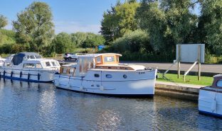 A O King of Wroxham - Crimson Dawn - 4 Berth Wooden Classic Motor Cruiser 