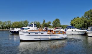 A O King of Wroxham - Crimson Dawn - 4 Berth Wooden Classic Motor Cruiser 