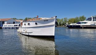 A O King of Wroxham - Crimson Dawn - 4 Berth Wooden Classic Motor Cruiser 