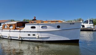 A O King of Wroxham - Crimson Dawn - 4 Berth Wooden Classic Motor Cruiser 