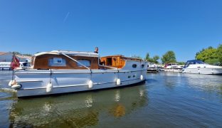 A O King of Wroxham - Crimson Dawn - 4 Berth Wooden Classic Motor Cruiser 