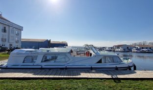 Alpha 35 - REST - A - WHYLE - 6 Berth Inland cruiser