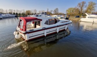 Sancerre 33 - Bianco Lady - 4 Berth Inland river cruiser