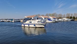 Elysian 27 - Desire - 4 Berth Inland cruiser