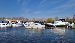 Elysian 27 - Desire - 4 Berth Inland cruiser
