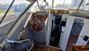Elysian 27 - Desire - 4 Berth Inland cruiser