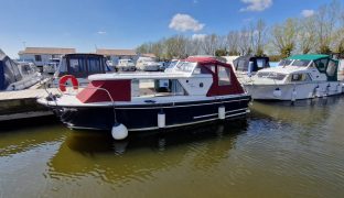 Seamaster 23 - Feeling Knotty - 4 Berth Inland river cruiser