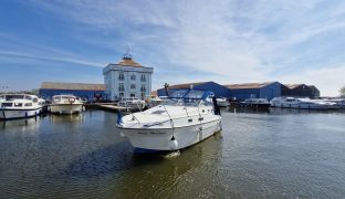 Shadow 26 - LADY HADLEIGH - 5 Berth Inland cruiser 