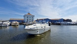 Shadow 26 - LADY HADLEIGH - 5 Berth Inland cruiser 
