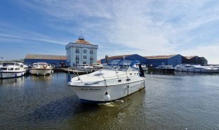 Shadow 26 - LADY HADLEIGH - 5 Berth Inland cruiser 