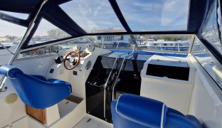 Shadow 26 - LADY HADLEIGH - 5 Berth Inland cruiser 