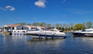 SUNSEEKER MARTINIQUE 36 - LEGEND - 6 Berth Sports Boat