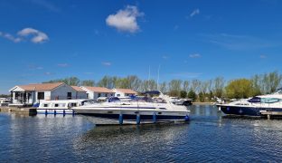 SUNSEEKER MARTINIQUE 36 - LEGEND - 6 Berth Sports Boat