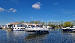 SUNSEEKER MARTINIQUE 36 - LEGEND - 6 Berth Sports Boat