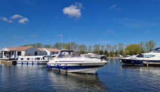SUNSEEKER MARTINIQUE 36 - LEGEND - 6 Berth Sports Boat