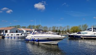 SUNSEEKER MARTINIQUE 36 - LEGEND - 6 Berth Sports Boat