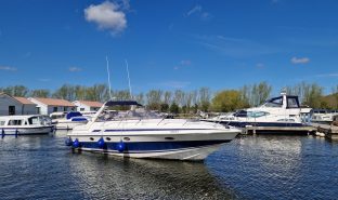 SUNSEEKER MARTINIQUE 36 - LEGEND - 6 Berth Sports Boat