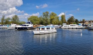 Hampton MK3 - Regal Safari - 4 Berth Inland cruiser 