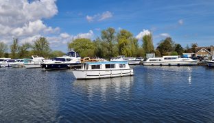 Hampton MK3 - Regal Safari - 4 Berth Inland cruiser 