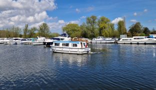 Hampton MK3 - Regal Safari - 4 Berth Inland cruiser 