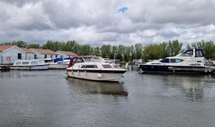 Fairline Mirage 29 - EVELEIGH - 8 Berth Inland cruiser with offshore capabilities 