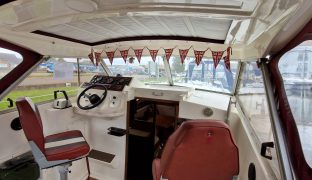 Fairline Mirage 29 - EVELEIGH - 8 Berth Inland cruiser with offshore capabilities 