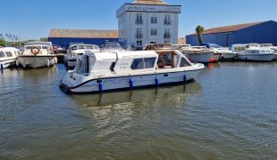 Alphacraft 31 - Evening Light 4 - 4 Berth Broads cruiser 