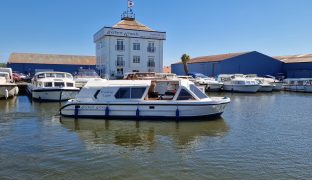 Alphacraft 31 - Evening Light 4 - 4 Berth Broads cruiser 