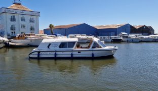 Alphacraft 31 - Evening Light 4 - 4 Berth Broads cruiser 