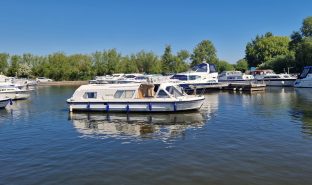 Alphacraft 35 - ODYSSEY - 5 Berth Inland cruiser