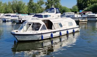 Alphacraft 35 - ODYSSEY - 5 Berth Inland cruiser