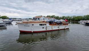 Windboats, Wroxham - BROOKWIND - 7 Berth Inland Wooden River Cruiser 
