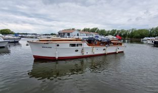 Windboats, Wroxham - BROOKWIND - 7 Berth Inland Wooden River Cruiser 