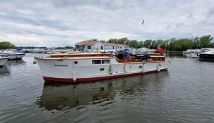 Windboats, Wroxham - BROOKWIND - 7 Berth Inland Wooden River Cruiser 