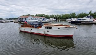 Windboats, Wroxham - BROOKWIND - 7 Berth Inland Wooden River Cruiser 