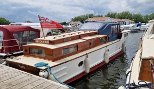 Windboats, Wroxham - BROOKWIND - 7 Berth Inland Wooden River Cruiser 