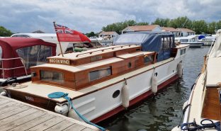Windboats, Wroxham - BROOKWIND - 7 Berth Inland Wooden River Cruiser 