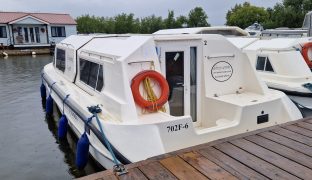 Alphacraft 31 - Evening Light 2 - 4 Berth Inland Broadland cruiser