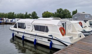 Alphacraft 31 - Evening Light 2 - 4 Berth Inland Broadland cruiser