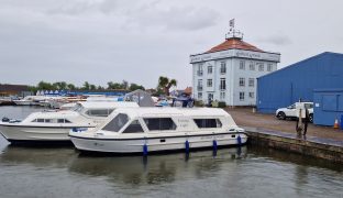 Alphacraft 31 - Evening Light 2 - 4 Berth Inland Broadland cruiser