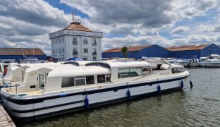 Aquafibre Entrepreneur 44 - Bright Light 4 - 11 Berth Inland river cruiser