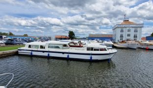 Aquafibre Entrepreneur 44 - Bright Light 4 - 11 Berth Inland river cruiser