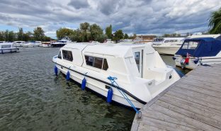 Alphacraft 31 - Evening Light 2 - 4 Berth Inland Broadland cruiser
