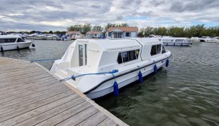 Alphacraft 31 - Evening Light 2 - 4 Berth Inland Broadland cruiser