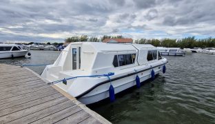 Alphacraft 31 - Evening Light 2 - 4 Berth Inland Broadland cruiser